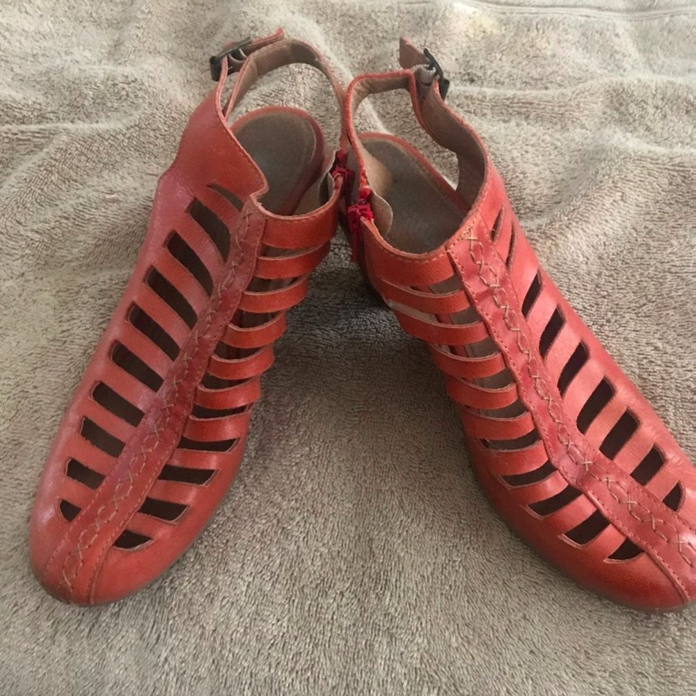 Eric Michael size 41 orange leather sandals